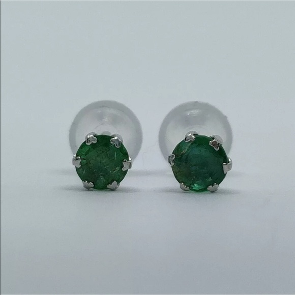Emerald Earrings 0.10 ct - Picture 5 of 9
